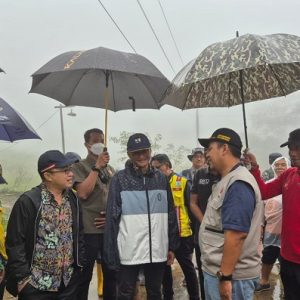 Menteri PU Tinjau Penanganan Banjir dan Longsor, Instruksikan Percepat Pembukaan Akses dan Pemasangan Jembatan Bailey