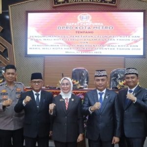 Paripurna DPRD Tetapkan Bambang-Rafiq sebagai Walikota dan Wakil Walikota Metro 2025-2030
