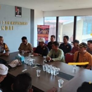 Pasca Keributan Turnamen Sepak Bola, Kapolsek Sandai Gelar Pertemuan Bersama Tokoh Masyarakat