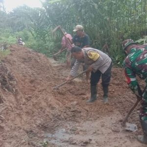 Tanah Longsor di STM Hilir, Polsek Telun Kenas Polresta Deli Serdang dan pihak terkait lakukan tindakan cepat