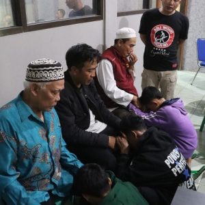 Tangis pecah, Saat Bocah Terlibat Tawuran Minta Maaf Kepada Orang Tuanya