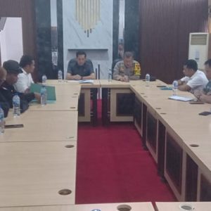 Wakil ketua II DPRD Kabupaten Sarolangun Temui dan Beraudensi Dengan Demonstran Gabungan LSM 