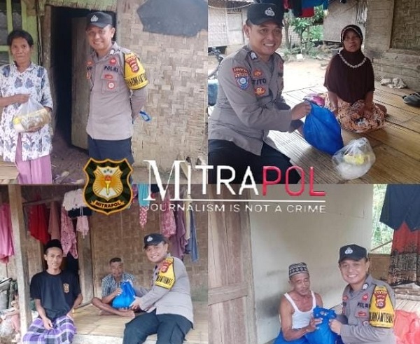 Wakili Kapolres Lebak, Kapolsek Cileles Polres Lebak berikan bansos pada lansia