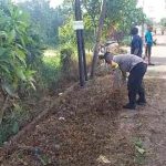 Bhabinkamtibmas Polsek Delta Pawan Gelar Gotong Royong Bersama Warga Binaanya