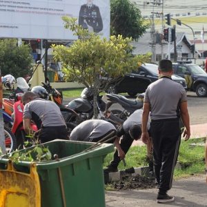 Ciptakan lingkungan kerja yang bersih, Polres Ketapang laksanakan kerja bakti