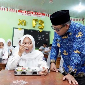 Dukung Generasi Sehat dan Cerdas, Pj Gubernur Lampung Tinjau Program Makan Bergizi Gratis