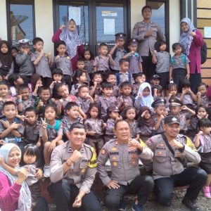 Humanis..!! Polsek Sagaranten Polres Sukabumi Terima Kunjungan Siswa Taman Kanak-kanak