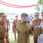 Jaga Keseimbangan Lingkungan, Pj. Gubernur Lampung Tanam Pohon di Ruas Tol Bakter