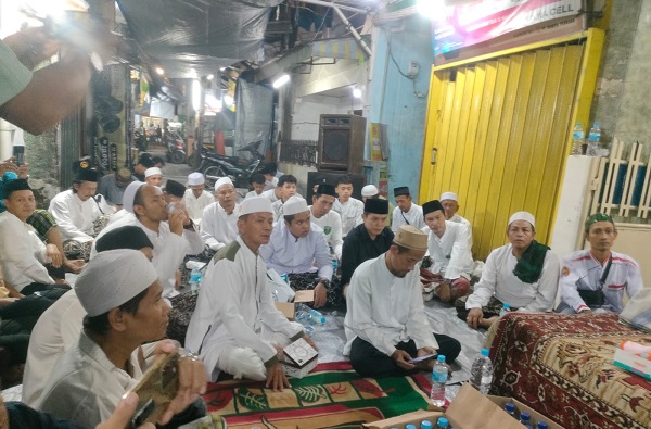 Pimpinan Umum IPASI, Abuya KH. Asep Bustomi hadiri Istighosah bersama warga Rawa Bebek