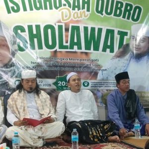 Pimpinan Umum IPASI, Abuya KH. Asep Bustomi hadiri Istighosah bersama warga Rawa Bebek