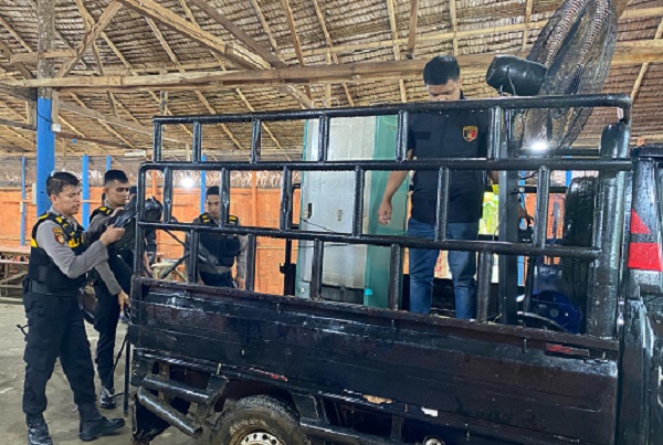 Sempat Dihadang Warga, Tim Gabungan Polri-TNI Gerebek Lokasi Judi di Pancur Batu