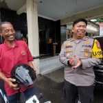 Senyum Bahagia Pak Usman Ketika Motornya Hilang Dicuri Dikembalikan Polisi