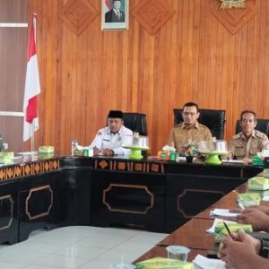 Wakil Bupati Buton Utata Rahman SKM, M. Kes pimpin rapat perdana