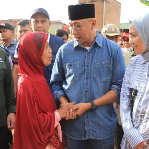 Gubernur Lampung Kunjungi dan Berikan Bantuan kepada Warga Terdampak Banjir