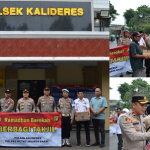 Bentuk Kepedulian, Polsek Kalideres Bagikan Takjil Kepada Pengguma Jalan