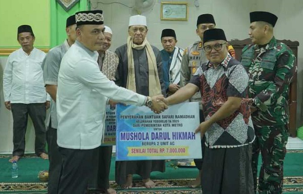 Safari Ramadhan, Walikota Metro H. Bambang Santuni Anak Yatim dan Dukung Pembangunan Mushola Darul Hikmah