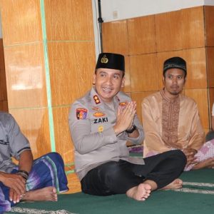 Usai Sholat Ashar, Kapolres Lebak Sampaikan Pesan Kamtibmas ke Jama’ah Mushola Baitul Mu’minin Kp. Nameng