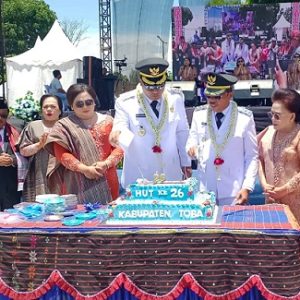 Puncak Perayaan HUT ke-26 Kab. Toba, Bupati Sampaikan Persaudaraan dan Kolaborasi