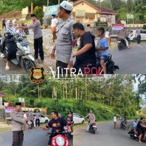 Jelang Buka Puasa, Kapolsek Cirinten dan Anggota Bagikan Takjil Gratis pada Pengguna Jalan