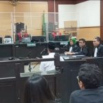 Terdakwa Kasus Sajam Bawa Anak Istri ke Pengadilan Mohon Keadilan