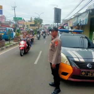 Urai Kemacetan, Anggota Polsek Rangkasbitung Polres Lebak Gatur Lalin Jelang Buka Puasa 