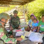 Menyambut Ibadah Minggu, Satgas Yonif 715/Mtl Berbagi Kasih Dengan Masyarakat