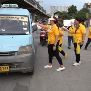 Perkokoh Toleransi di Bulan Ramadhan, Umat Hindu Kota Bekasi Bagikan 2.050 Makanan Untuk Berbuka Puasa