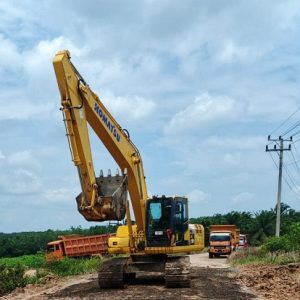 Perbaiki Ruas Tajab-Adi Jaya Way Kanan, Gubernur Lampung Minta Pelaku Usaha Ikut Jaga Jalan Tetap Mulus