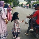Ajarkan Kebaikan, Murid TK Negri Pertiwi Buton Utara Bagikan Takjil