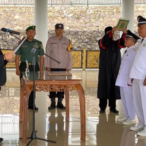 Lantik Penjabat Kepala Desa Khepong Jaya dan Sukaraja, Bupati Pesawaran Dorong Pemimpin Desa Jaga Kerukunan