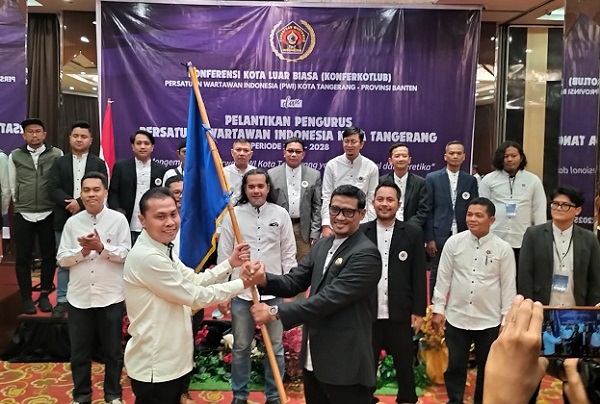 Ketua PWI Banten Mashudi Lantik Pengurus PWI Kota Tangerang Periode 2025-2028