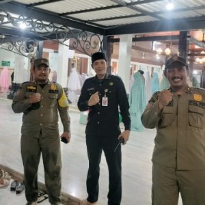 Tidak Hanya Razia Pekat, Satpol PP Demak Juga Amankan Sholat Tarawih di Masjid Agung Demak
