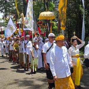 Ketua PH PHDI Provinsi Jawa Barat Hadiri Upacara Melasti Bandung Raya di Gunung Tangkuban Perahu