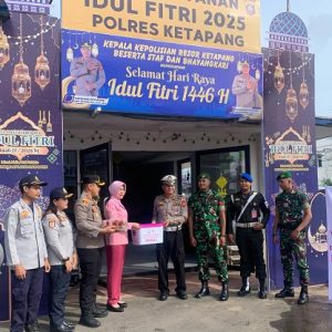 Kapolres Bersama Bhayangkari Ketapang Berikan Dukungan Semangat Kepada Personel Operasi Ketupat