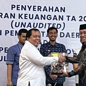 Bupati Buton Utara Serahkan Laporan Keuangan TA. 2024 Kepada BPK Prov. Sultra