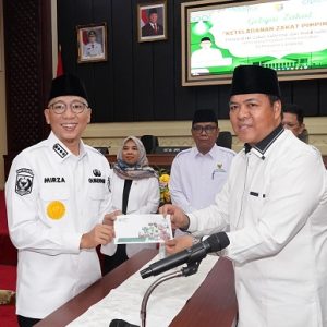 Dorong ASN Berzakat, Gubernur Lampung Tunaikan Zakat Fitrah dan Zakat Mal Melalui Baznas
