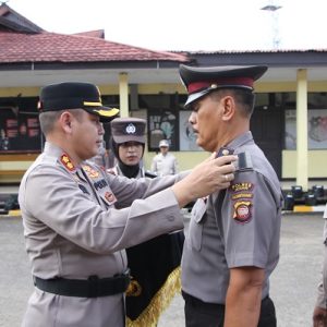 Kapolres Ketapang Pimpin Upacara Kenaikan Pangkat Pengabdian Aiptu Sunarko