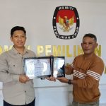 KPU Ketapang Berikan Penghargaan Kepada SMSI Kabupaten Ketapang
