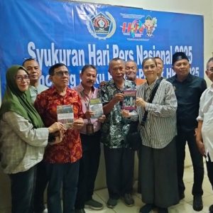 Keakraban Warnai Acara Buka Puasa dan Peluncuran Buku Pernak Pernik HPN 2025