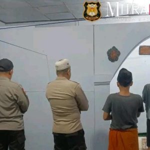 Kapolsek Leuwidamar Polres Lebak beserta Anggota Laksanakan Shalat Tarawih Keliling