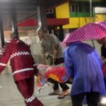 Polres Sukabumi Evakuasi Korban Banjir di Palabuhanratu