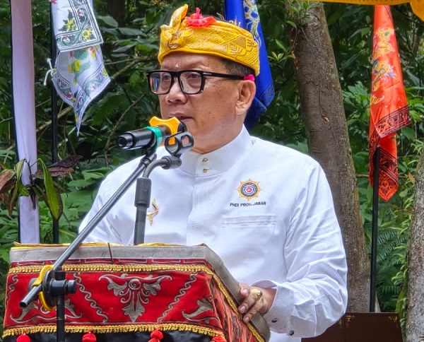 Ketua PH PHDI Provinsi Jawa Barat Hadiri Upacara Melasti Bandung Raya di Gunung Tangkuban Perahu