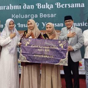 Reward Karyawan Terbaik, dr Wahdi Sirajudin Santuni Anak Yatim dan Berangkatkan Nakes Umroh Gratis