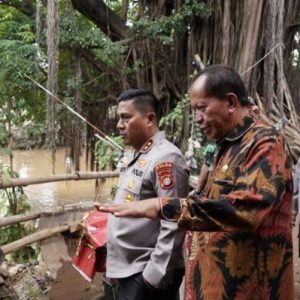 Kapolda Metro Jaya Tinjau Pengungsi Korban Banjir Pancoran
