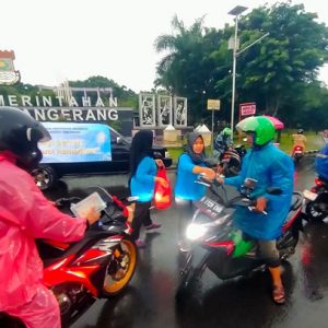 Berbagi berkah di bulan suci Ramadan, Puluhan Istri Wartawan bagikan takjil