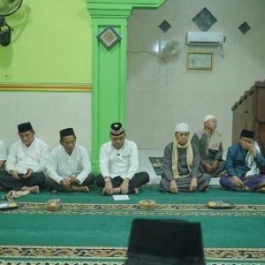 Safari Ramadhan, Walikota Metro H. Bambang Santuni Anak Yatim dan Dukung Pembangunan Mushola Darul Hikmah