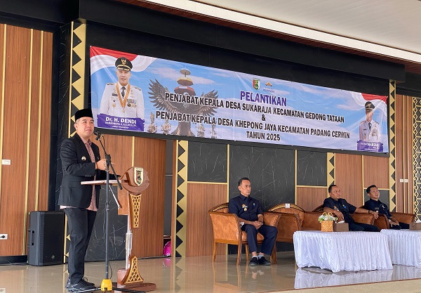 Lantik Penjabat Kepala Desa Khepong Jaya dan Sukaraja, Bupati Pesawaran Dorong Pemimpin Desa Jaga Kerukunan