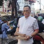 Bagian dari komitmen, Kopkar BCA KSSB berbagi takjil kepada warga