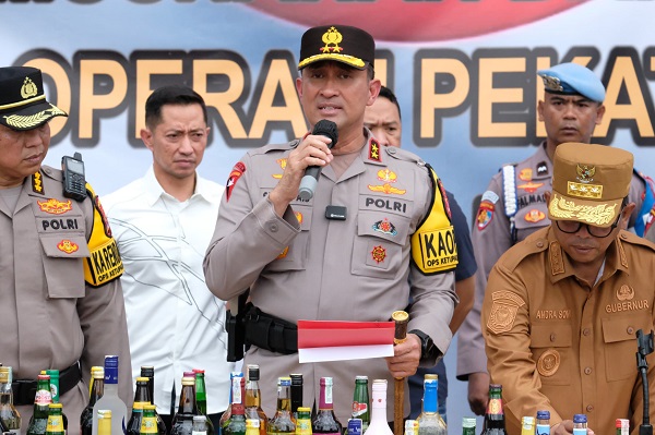 Operasi Pekat Maung 2025:  Polda Banten musnahkan puluhan ribu botol Miras