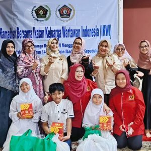IKWI Pusat Berbagi Kepada Anak Yatim di Rumah Az-zahra Limo Depok